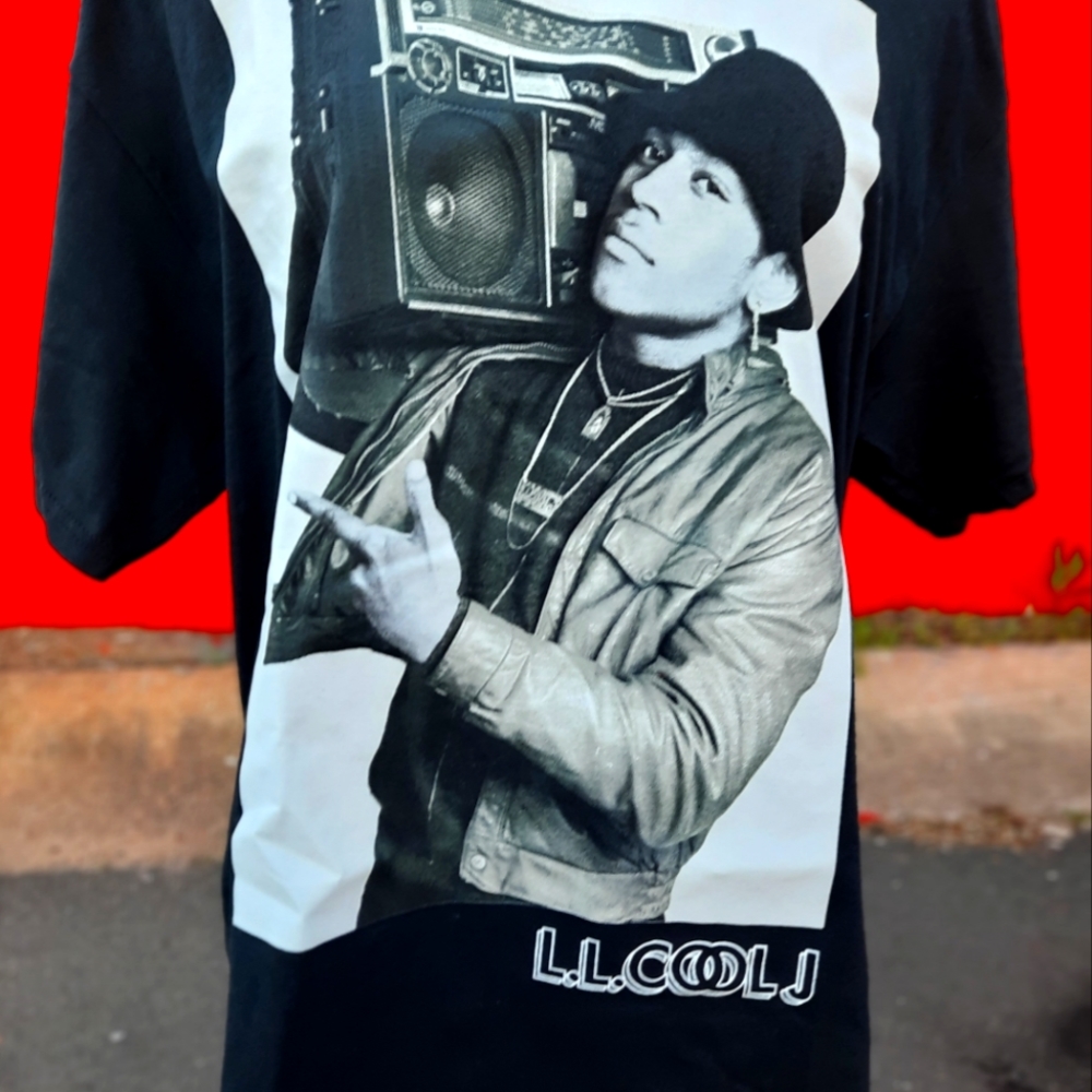 NEW! 🎤LL COOL J- Ladies ❤️ COOL J- "Can't live without my radio"📻💋